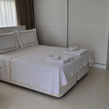 מלון דירות Yasos By The Sea 4*